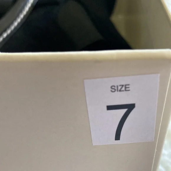 New In Box Anne Klein Suede Shoes - Picture 7 of 16